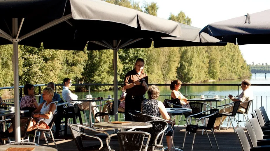 The waterside terrace of Bosbrasserie In de Sluis in Well.