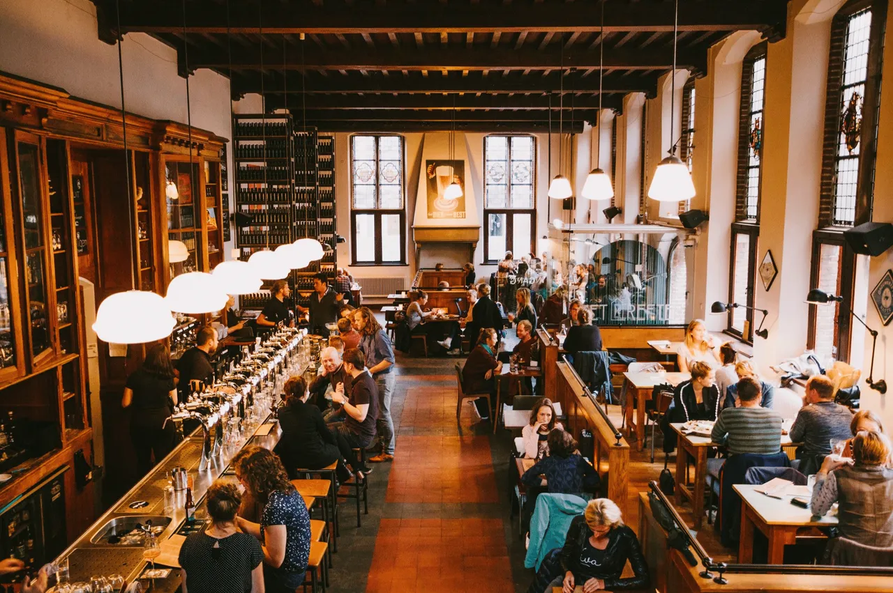 Inside Stadscafé Het Refter in Zwolle.
