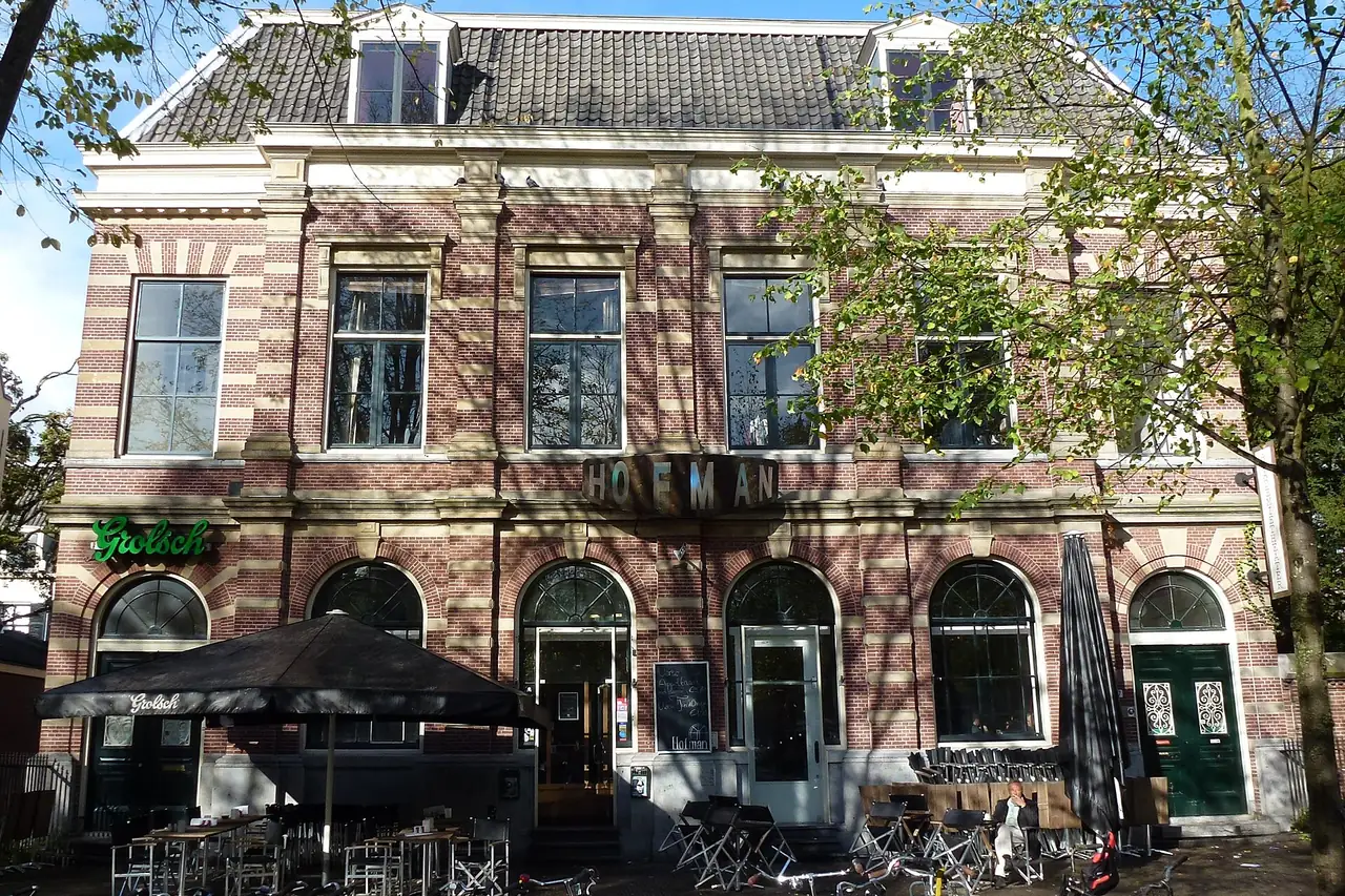 Café Hofman on the Janskerkhof in Utrecht, with its terrace out front.