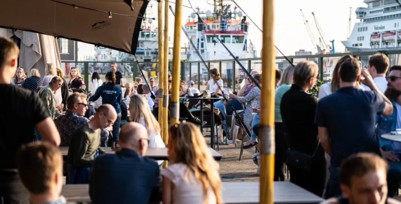 The harbourside terrace of Stadshaven Brouwerij in Rotterdam.